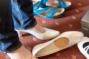 Жмёт обувь — что делать?