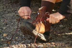 Как завязывать шнурки?